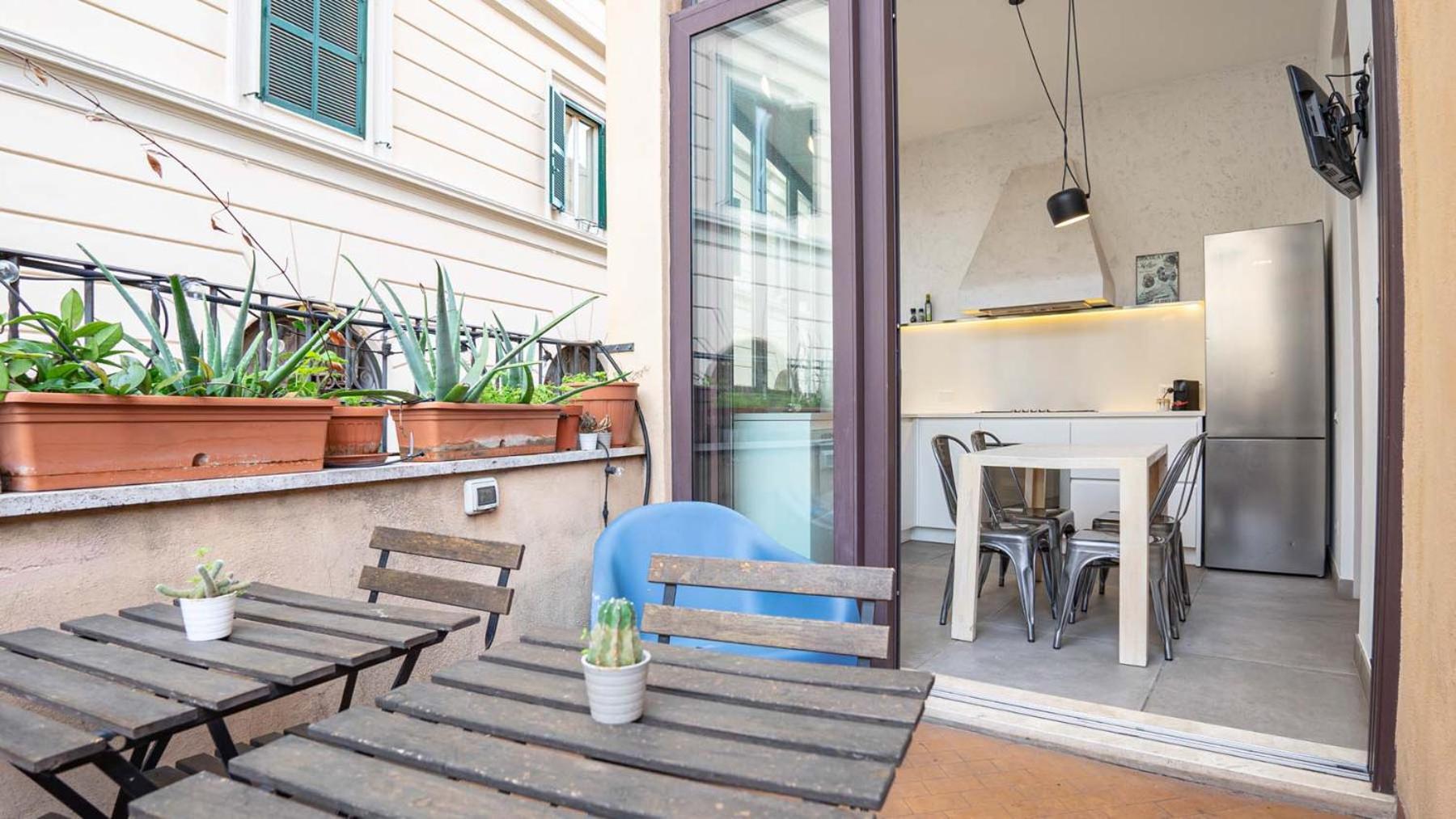 Cozy Nest With Terrace In Trastevere Rome Exterior photo